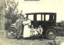 tak AT 1921 Dokter Frans P.J. Doeleman met gezin in T-Ford.